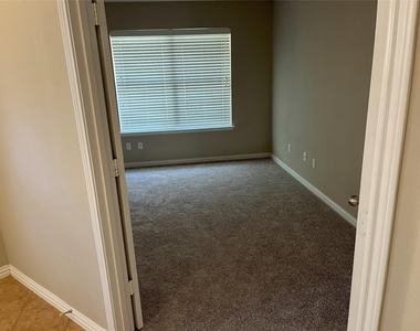 2375 Garlic Creek Dr - Photo Thumbnail 3