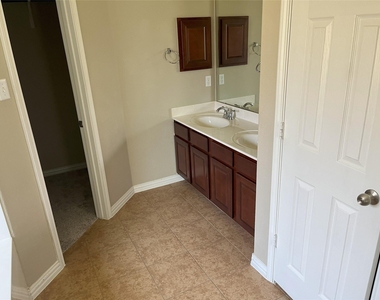2375 Garlic Creek Dr - Photo Thumbnail 9