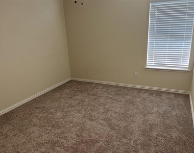 2375 Garlic Creek Dr - Photo Thumbnail 13