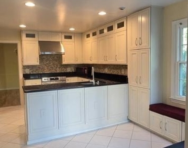 10905 Bolton Drive - Photo Thumbnail 7