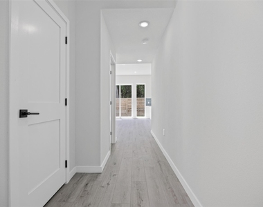 2000 Riverside Farms Rd - Photo Thumbnail 2
