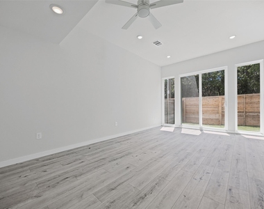 2000 Riverside Farms Rd - Photo Thumbnail 8