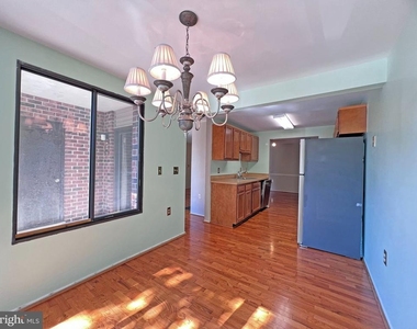 18140 Chalet Drive - Photo Thumbnail 12