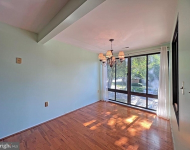 18140 Chalet Drive - Photo Thumbnail 10