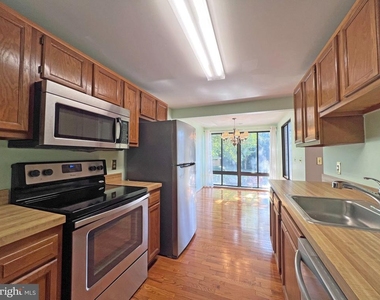 18140 Chalet Drive - Photo Thumbnail 8