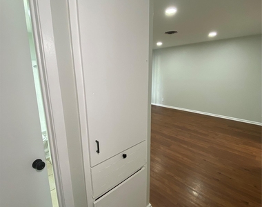 6805 Dubuque Ln - Photo Thumbnail 8