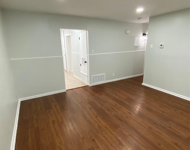 6805 Dubuque Ln - Photo Thumbnail 6