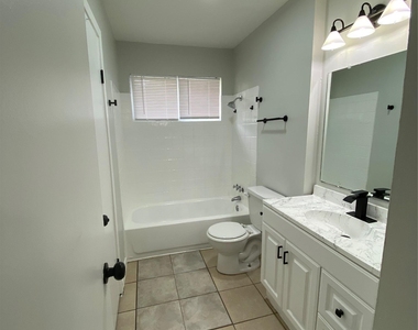 6805 Dubuque Ln - Photo Thumbnail 9