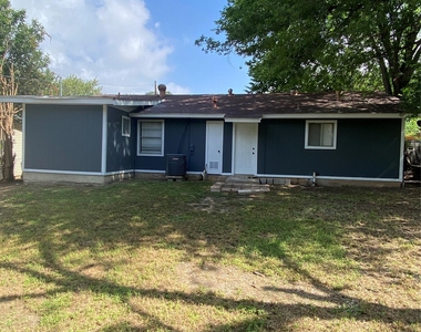 6805 Dubuque Ln - Photo Thumbnail 1