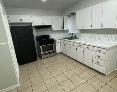 6805 Dubuque Ln - Photo Thumbnail 3