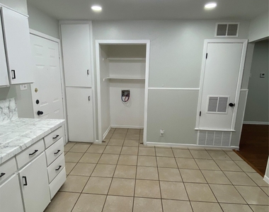 6805 Dubuque Ln - Photo Thumbnail 4