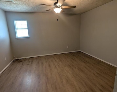 107 Beck St - Photo Thumbnail 3