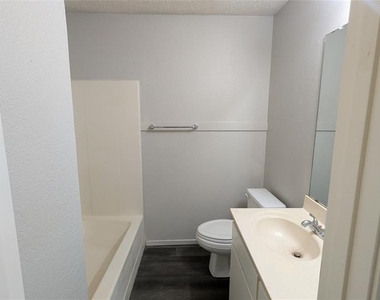 107 Beck St - Photo Thumbnail 5