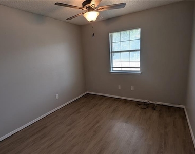 107 Beck St - Photo Thumbnail 6