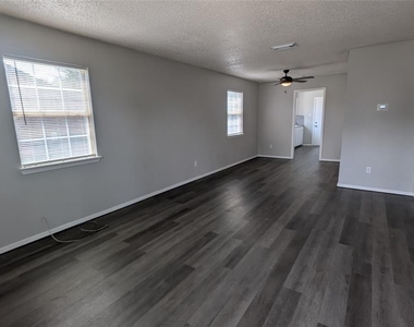 107 Beck St - Photo Thumbnail 1