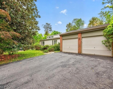 9404 Woodington Drive - Photo Thumbnail 3