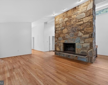 9404 Woodington Drive - Photo Thumbnail 8