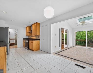 9404 Woodington Drive - Photo Thumbnail 14
