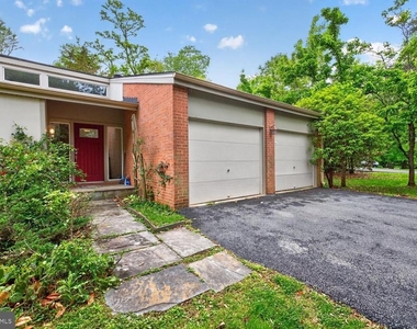 9404 Woodington Drive - Photo Thumbnail 2