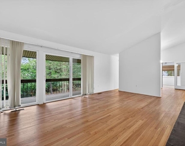 9404 Woodington Drive - Photo Thumbnail 7