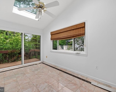9404 Woodington Drive - Photo Thumbnail 12