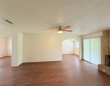 10904 Meadgreen Ct - Photo Thumbnail 3