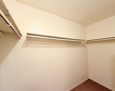 10904 Meadgreen Ct - Photo Thumbnail 24