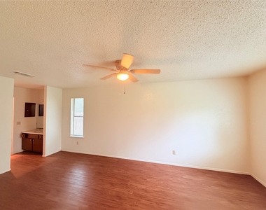 10904 Meadgreen Ct - Photo Thumbnail 16