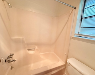 10904 Meadgreen Ct - Photo Thumbnail 23