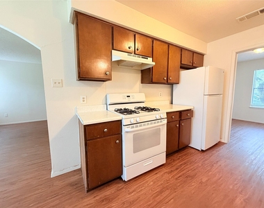 10904 Meadgreen Ct - Photo Thumbnail 10