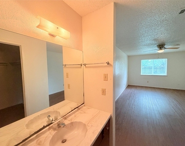 10904 Meadgreen Ct - Photo Thumbnail 20