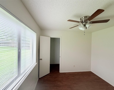 10904 Meadgreen Ct - Photo Thumbnail 26
