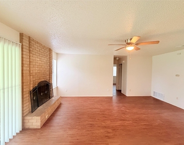 10904 Meadgreen Ct - Photo Thumbnail 6