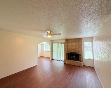 10904 Meadgreen Ct - Photo Thumbnail 2