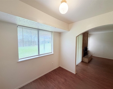 10904 Meadgreen Ct - Photo Thumbnail 15