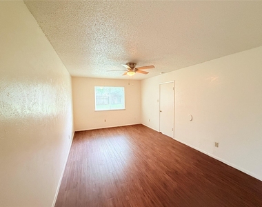 10904 Meadgreen Ct - Photo Thumbnail 18