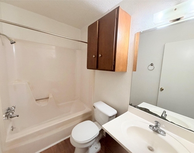 10904 Meadgreen Ct - Photo Thumbnail 29