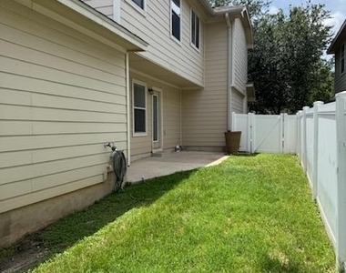 1420 Davis Mountain Loop - Photo Thumbnail 2