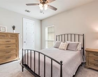 114 Chinaberry Bnd - Photo Thumbnail 7