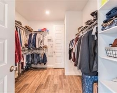 114 Chinaberry Bnd - Photo Thumbnail 9