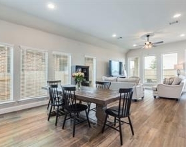 114 Chinaberry Bnd - Photo Thumbnail 3