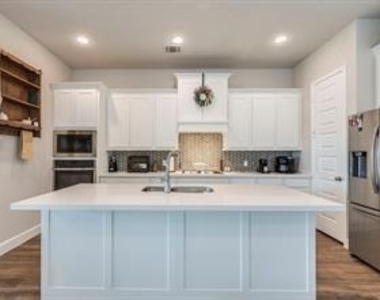 114 Chinaberry Bnd - Photo Thumbnail 1