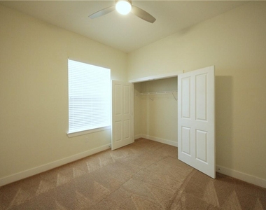 2400 Louis Henna Blvd - Photo Thumbnail 6