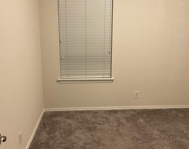 1054 Dorn - Photo Thumbnail 16