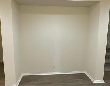 1054 Dorn - Photo Thumbnail 9