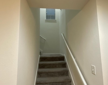 1054 Dorn - Photo Thumbnail 12