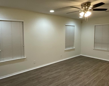 1054 Dorn - Photo Thumbnail 7