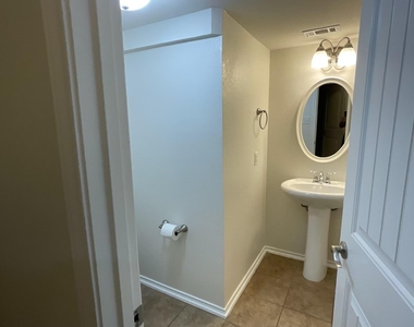 1054 Dorn - Photo Thumbnail 11