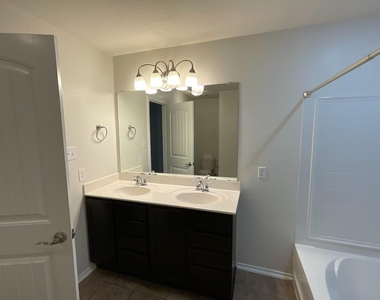 1054 Dorn - Photo Thumbnail 15