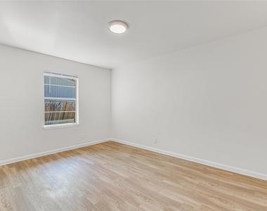 1202 W 22nd St - Photo Thumbnail 6